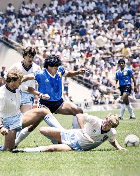 86年世界杯马拉多纳上演上帝之手_1986年世界杯马拉多纳的过人数据