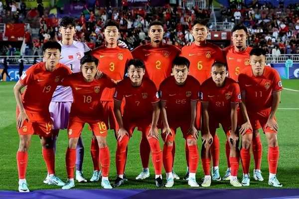 阿兰 国足_比7-0更震撼!阿兰国足首秀这一幕感动3万人