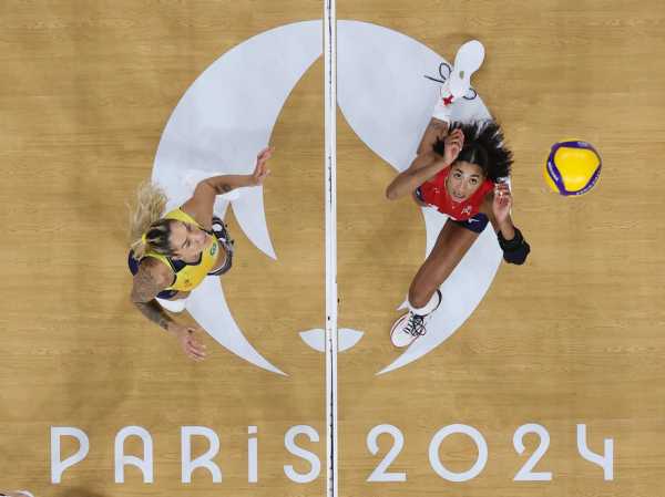 女排半决赛韩国对巴西直播，2021年08月06日 排球女队半决赛 巴西 vs 韩国高清直播