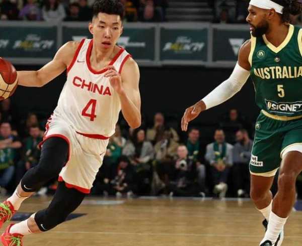 中国男篮和加拿大发生冲突，中国男篮跟加拿大