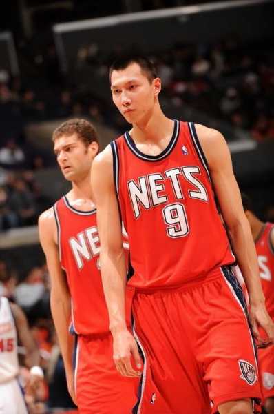 易建联nba生涯十佳球，易建联入选nba十佳球