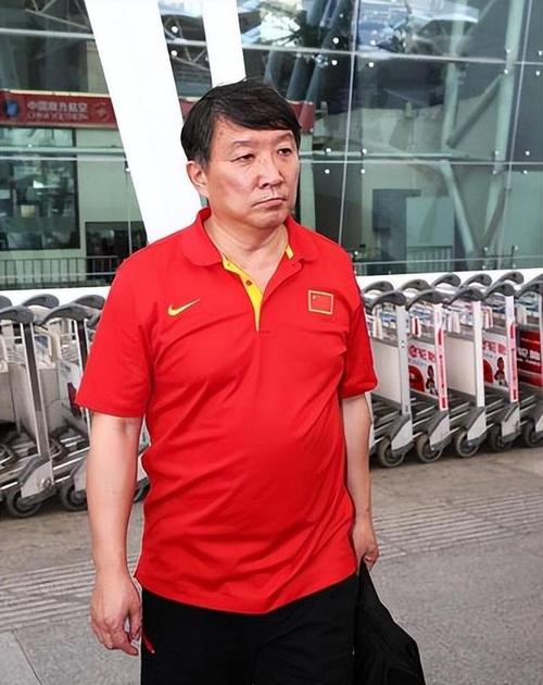 中国男篮国家队主教练，中国男篮国家队主教练宫鲁鸣接任