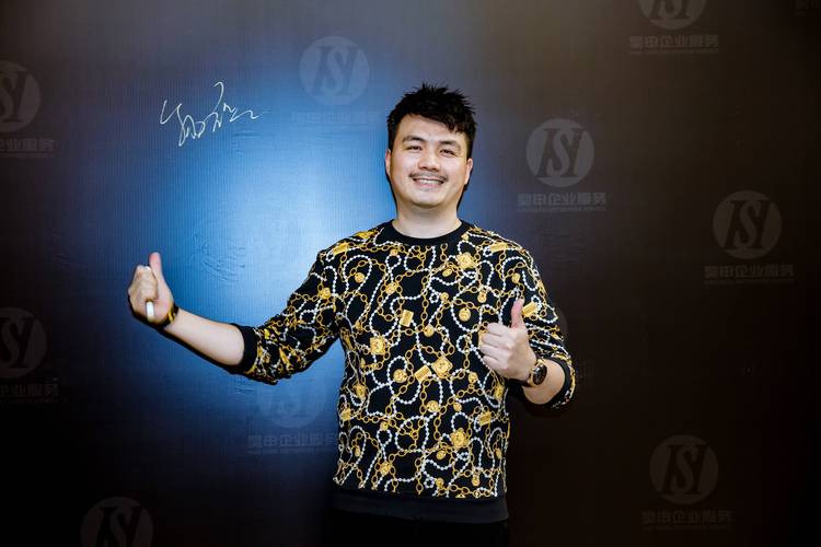 奔驰俱乐部，奔驰俱乐部锐会长