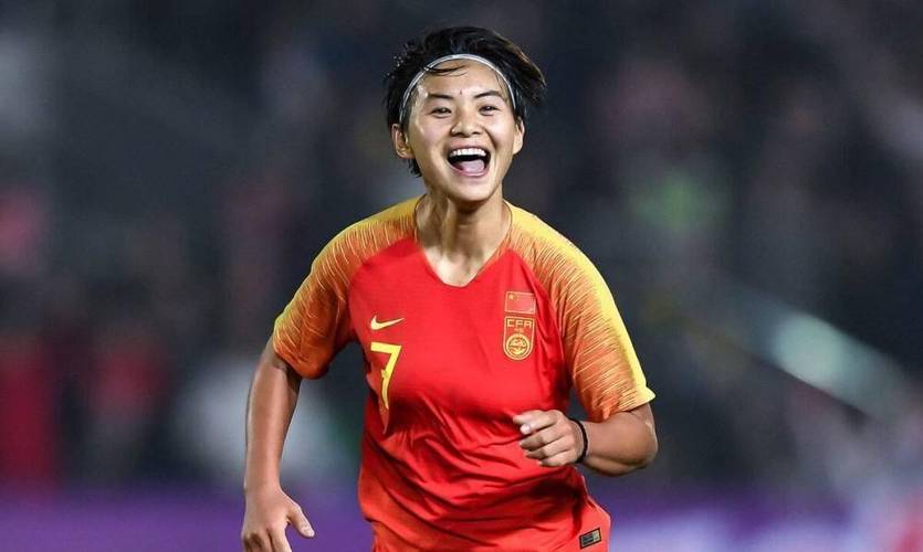 巴黎女足王霜解约，中国女足队员王霜曾效力于法国的哪家俱乐部