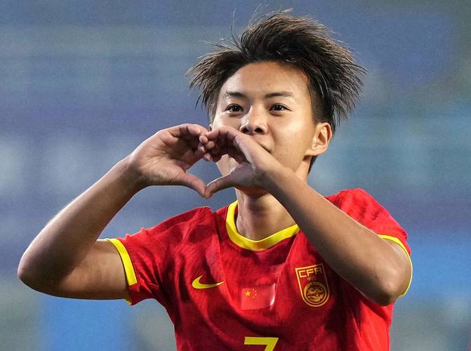 巴黎女足王霜解约，中国女足队员王霜曾效力于法国的哪家俱乐部