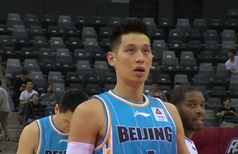 林书豪在湖人的时候是哪一年，林书豪在湖人打什么位置