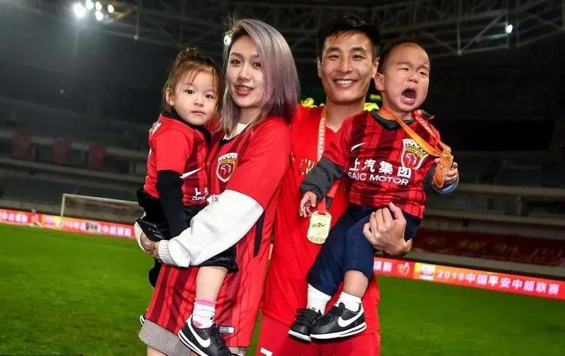 武磊妻子仲佳蓓，武磊妻子仲佳蓓生活照片大全