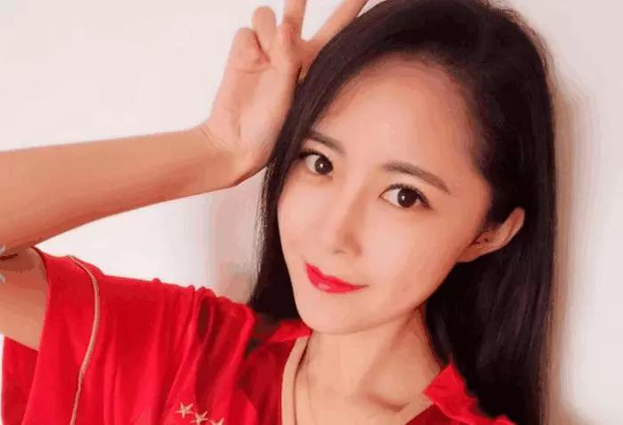 武磊妻子仲佳蓓，武磊妻子仲佳蓓生活照片大全