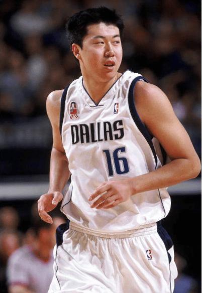 王治郅nba选秀视频，王治郅在nba选秀大会上作为状元秀