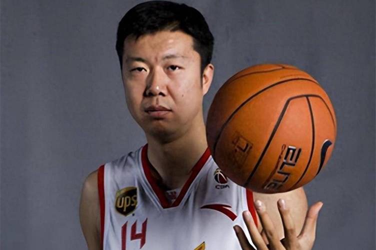 王治郅退役仪式全程回放，王治郅回国视频