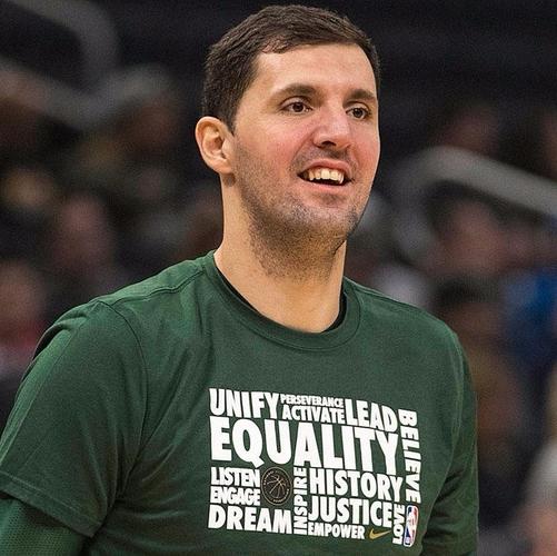 米罗蒂奇为什么不打nba了，米罗蒂奇身高臂展