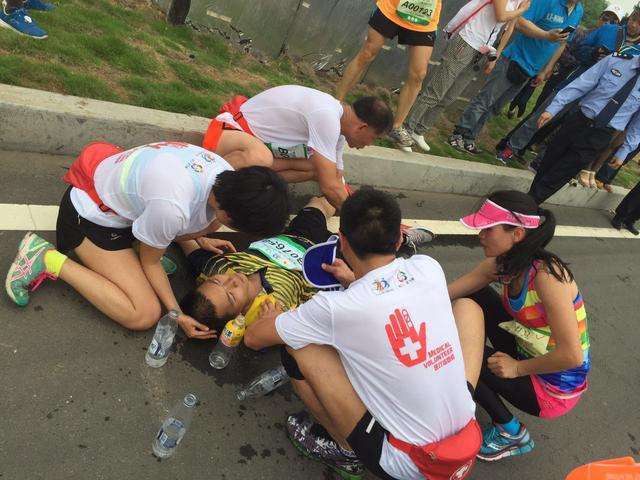 马拉松每年跑死多少人，马拉松比赛死亡人数最多